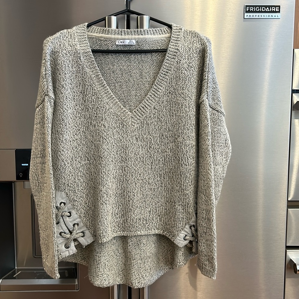 Dex sweater, longer in back, v-neck.
